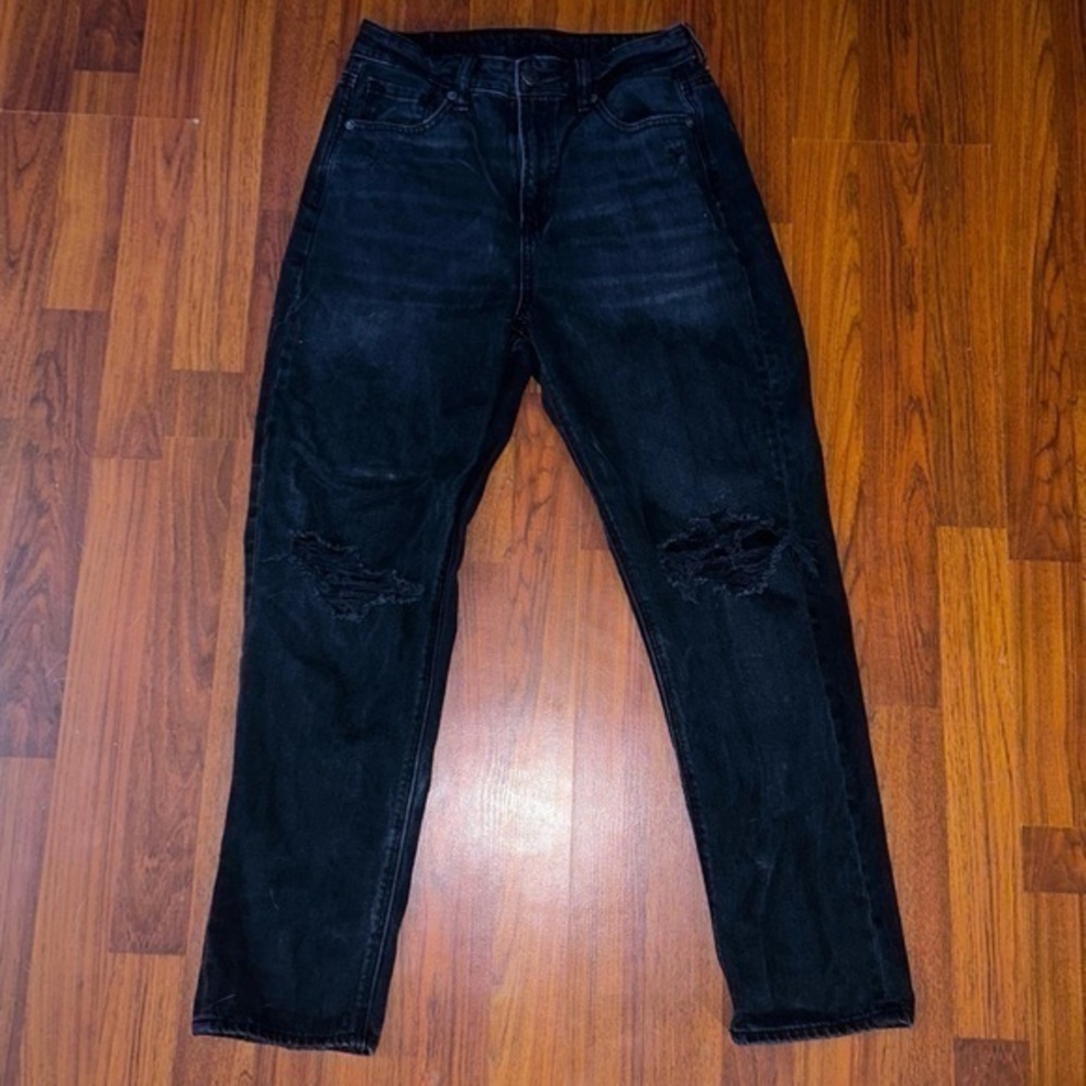 American Eagle Women’s Mom Straight Distressed Jeans Size 4